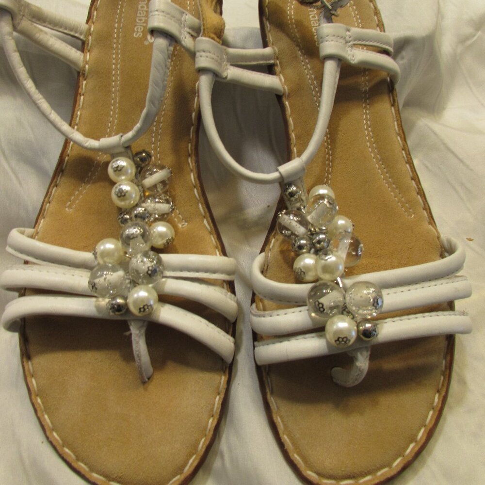 Clarks Bendables Women's White Strappy Thongs Beads Faux Pearls Size 8M NWOT